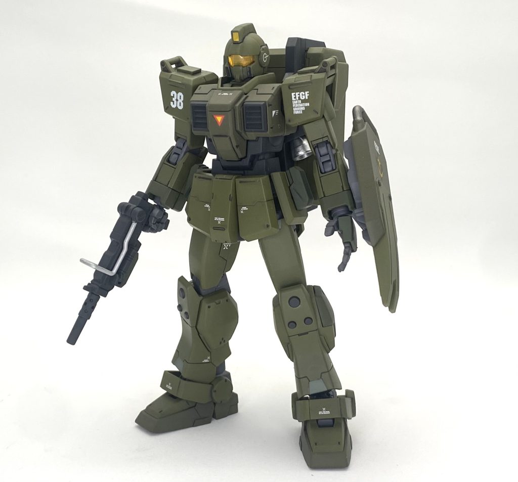 というわけで(?)陸戦型ジムです。久しぶりなのでやりたいようにやりました。やったこととしては首、腰1mm延長右腕シールド取付用の穴をプラ板で埋めバックパックとWR、180㎜キャノンを部屋に転がっていた陸戦型ガンダムから拝借主にこんなところでしょうか色は自分が大好きなミリタリーグリーン調に全塗装