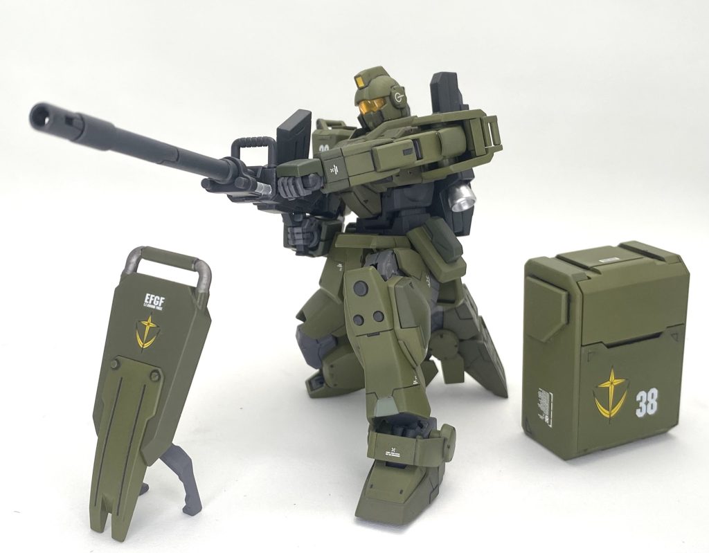 と、ここまで書いてきましたが今までプラモから離れてたわけでは有りません。が、ガンプラからは離れてました。これは少し愚痴みたいになりますが…まぁ、欲しい物が手に入らない物より手に入る物で楽しむよねって話ですあと(陸戦型ジムにオレンジ色のバイザーのキットなんてあったか?)と感じた陸戦型ジムマニアの方、なかなか目が鋭いこちらのキット素の陸戦型ジムではなく赤の三巨星セットの物を使用しました。あのキット陸戦型ジム2キット分入っててかつ頭が新規造形なので陸戦型ジムの頭がまるまる余るんですねぇ機会があれば注文しようかな、もう再販されないか受注の度に余ってる節あったしここまで色々読んでもらいありがとうございました。次はガンダムタイプにもチャレンジしようかな