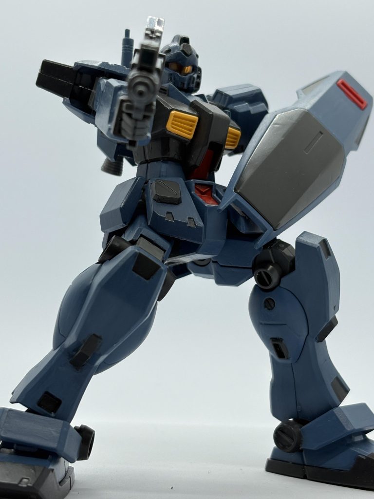 色合いはティターンズ色を少し明るくし、色分けをブラックでやってみました