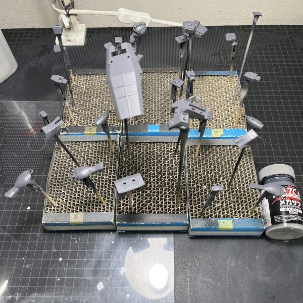 今作ってる作品の進捗その1。前作・前々作と同じカラーリングの3体目ですー（1枚目）