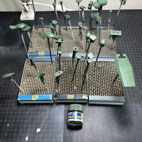 今作ってる作品の進捗その1。前作・前々作と同じカラーリングの3体目ですー（4枚目）