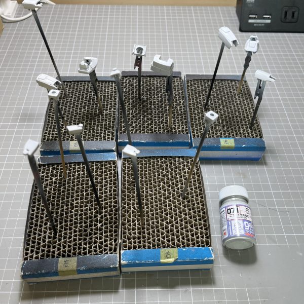 今作ってる作品の進捗その1。前作・前々作と同じカラーリングの3体目ですー（5枚目）