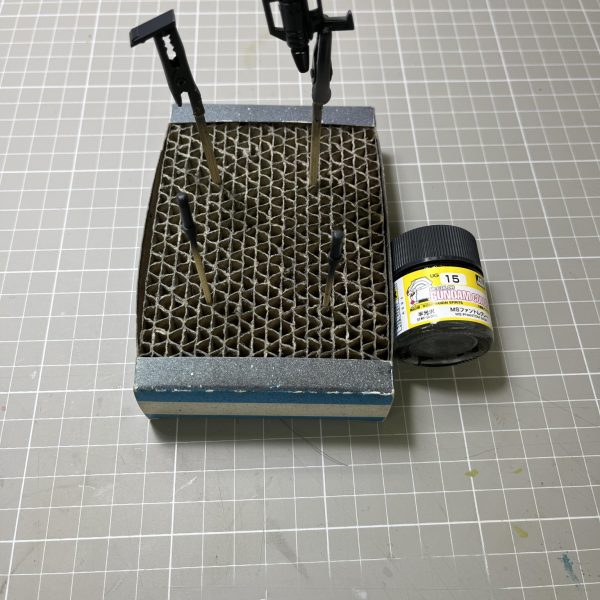 今作ってる作品の進捗その1。前作・前々作と同じカラーリングの3体目ですー（6枚目）