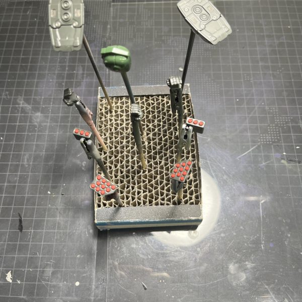 今作ってる作品の進捗その3。墨入れ＆部分塗装の筆塗りまで完了。このあとはウェザリング→仕上げのトップコートで完成の見込みです。（2枚目）