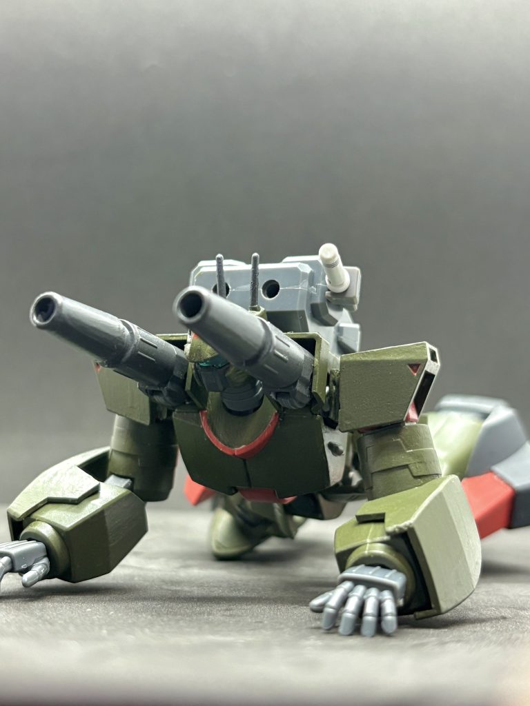 そして更に、射撃体制時に素早く動けない欠点を足にブースターをつけることで解消しようとしたしかし、元々性能が高かったガンキャノンには余り実用性がなく、最終的に開発されず一年戦争が終わってしまった