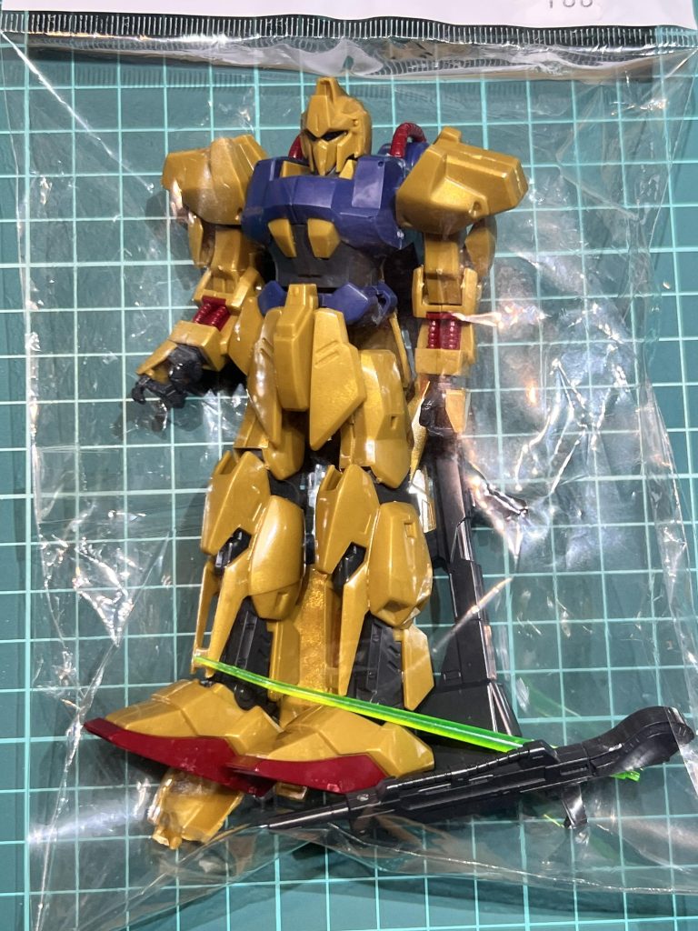 500円だった旧HGUCと思われる元キットくん。結局、腰アーマー前後、腰、顔、脚、バックパックしか使いませんでしたが、見事に百式っぽくなりました。