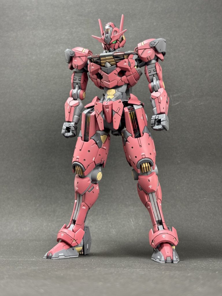 元々のデザインが好きなので本体はあまり変えませんでした 腰2ミリ 脛4ミリ延長 靴とくるぶしアーマー小型化 肩基部を加工して怒肩化 という感じで満足なプロポーションになりました