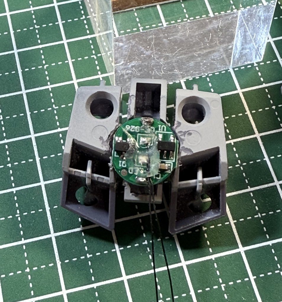 【制作過程②】バックパックをくり抜いて基盤を入れれるように工夫。今後はもう少しスペースを確保できるように考えていこうと思います。