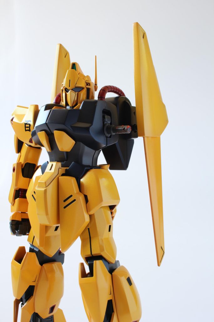 肩のピンは上下ひっくり返して位置下げてます胸パーツ側の窓枠は削って拡張