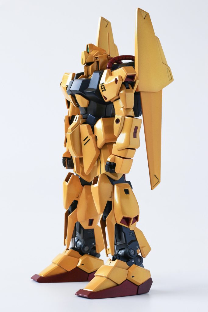 肩位置を下方へ変更脚を開けるよう股関節位置変更、足首切り欠きフロントアーマー幅マシ背部バインダー内側へ寄るよう軸の短縮