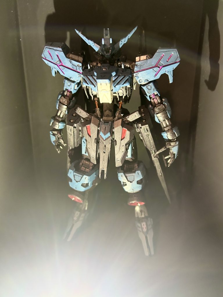 メカメカしい感じがお気に入りです。下からライトで照らすとかっこいいです。