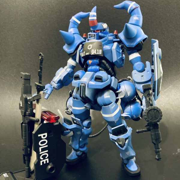 軍警グフ「レッドブル」