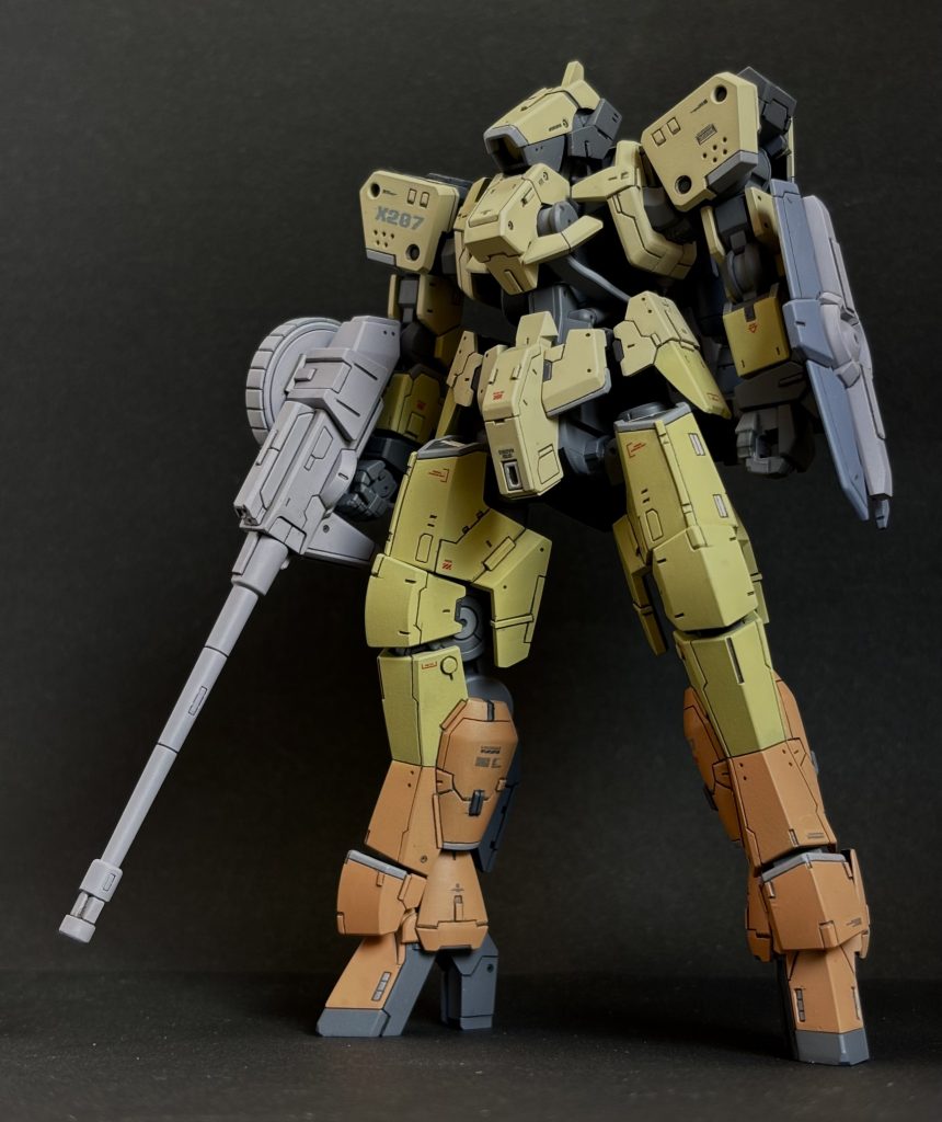 ▲フル装備で　コンセプト通り変な色　といっても　もちろんちゃんとカッコよく仕上げたつもりではあります　配色も普段あまりやらない3色グラデ風にしました　