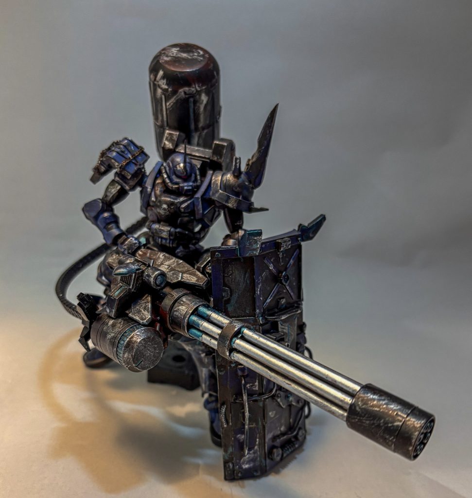 ジャイアントガトリングを塗装し、弾薬はバックパックへ接続できるよう加工弾薬は100均のイヤホンコードを使用しました