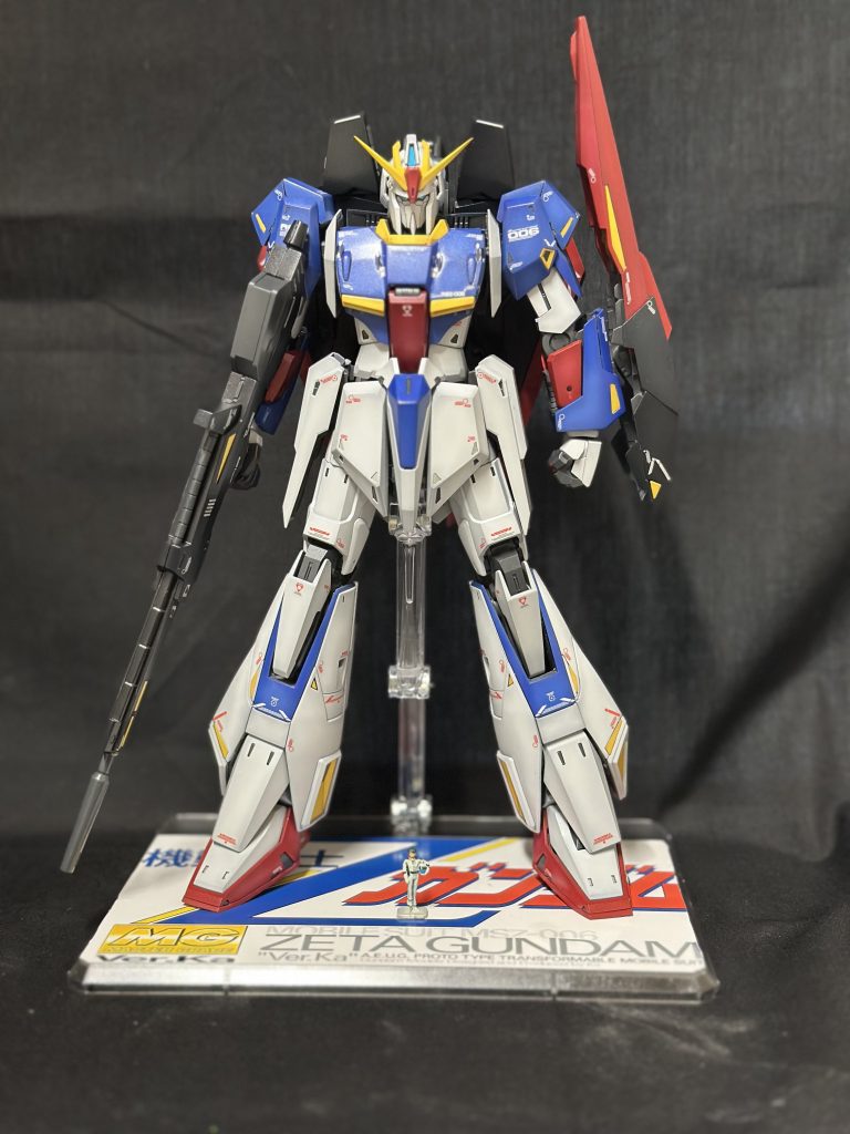 スタンドもそれっぽいものをシールで自作カミーユも塗りました