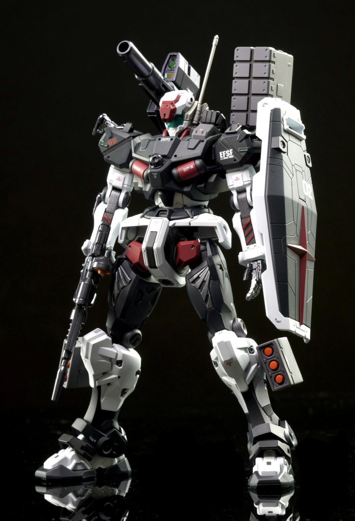 サンダーボルト領域にてガンダムのフルアーマー化計画の火力試験機としてカスタマイズされた軽キャノンという設定を思い描きながら制作しておりました!パイロットはイオなのかな?あと軽じゃなくて重になってるから推進力足りなくね?ってのはご了承くださいw