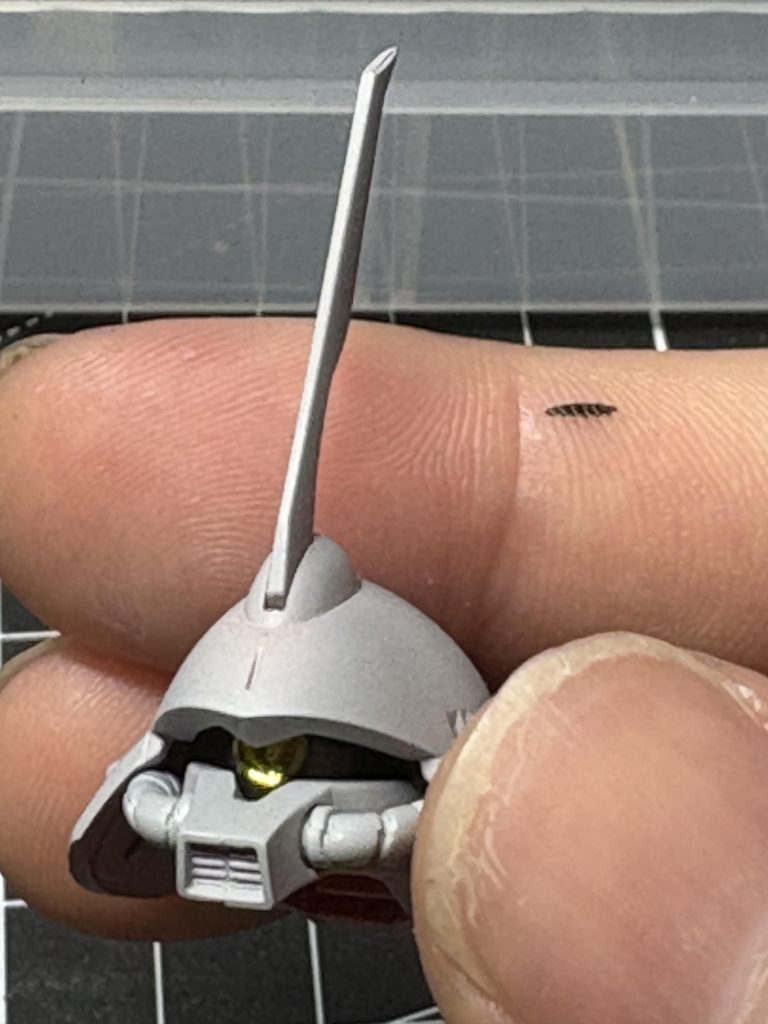 モノアイはHアイズにミラーフィニッシュを貼ったものを使用。