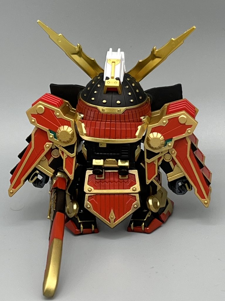 塗装は金下地に水性塗ってマジックリン拭き取り塗装です。主なカラーはガイア　スターブライトゴールドクレオス　水性モンザレッドクレオス　水性サーフェイサーブラッククレオス　水性メタリックグリーン