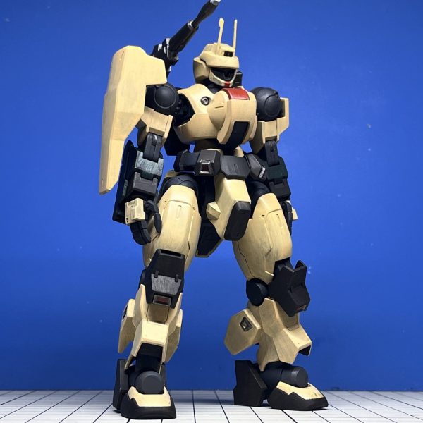 アーティファクトザクキャノンと似たカラースキームでデスルターを塗りはじめました。マホガニーサフの上からステンシルを使ってホワイトをランダムに吹き付け。次いでU-35筆塗り。塗る面積が広くなったせいなのかなんなのか、茶下地の上にイエローオーカーを塗ったら何故か緑がかって見えるようになってしまって、それを隠すように塗り重ねたらこんな感じになりました。どっかに青い成分が入ってたんですかね。というわけで、当初やりたかった筆塗りグラデは頓挫したんで、デスルターはこれからフィルタリングで遊ぶことにしまーす。（1枚目）