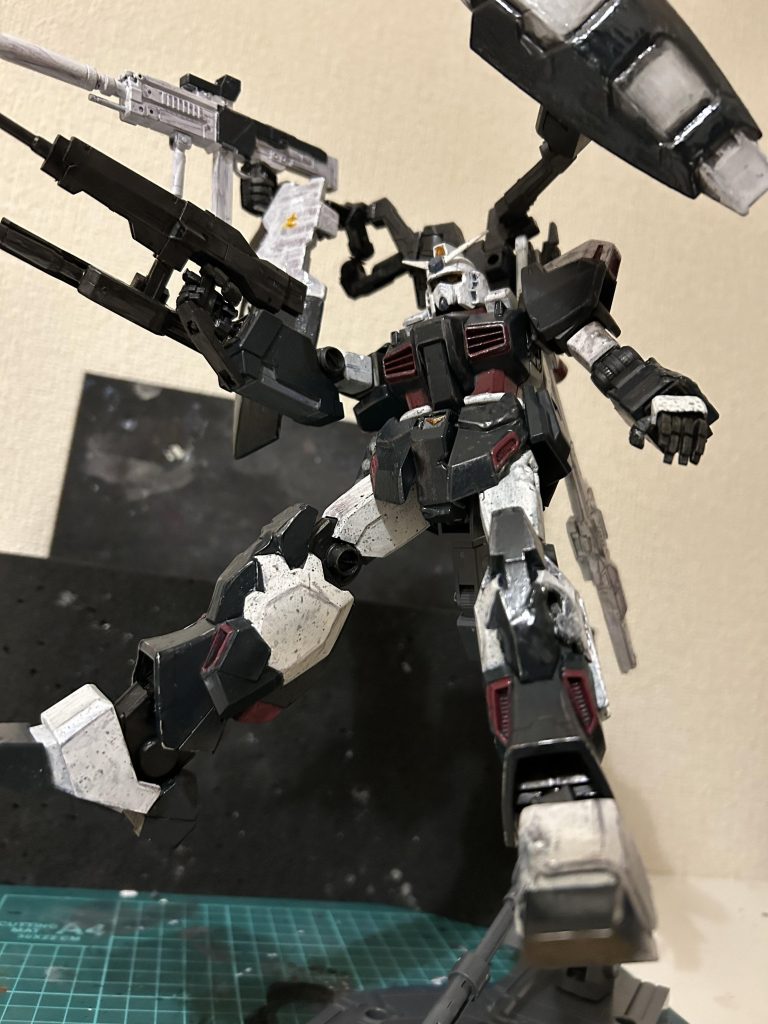 後ろの盾とアームは色々動きます！