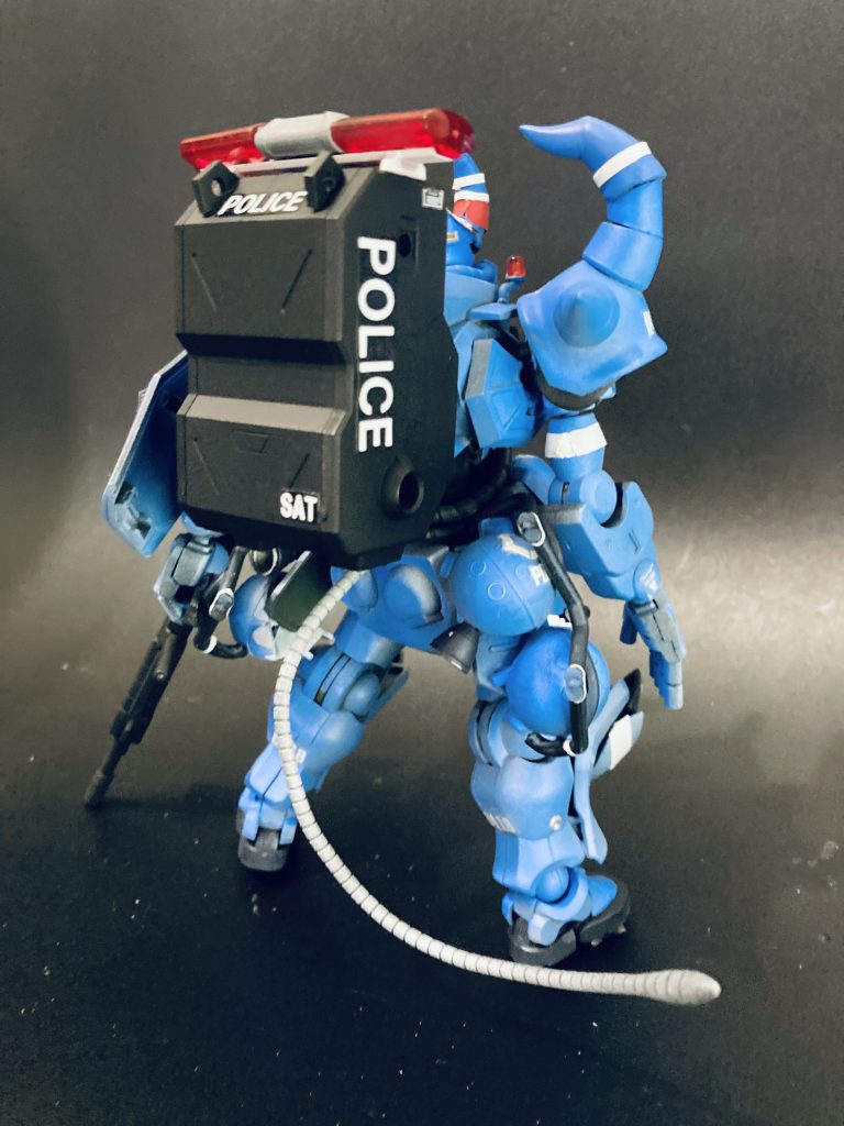 特殊部隊のスペシャリストな武器をバックパックに搭載しています✨