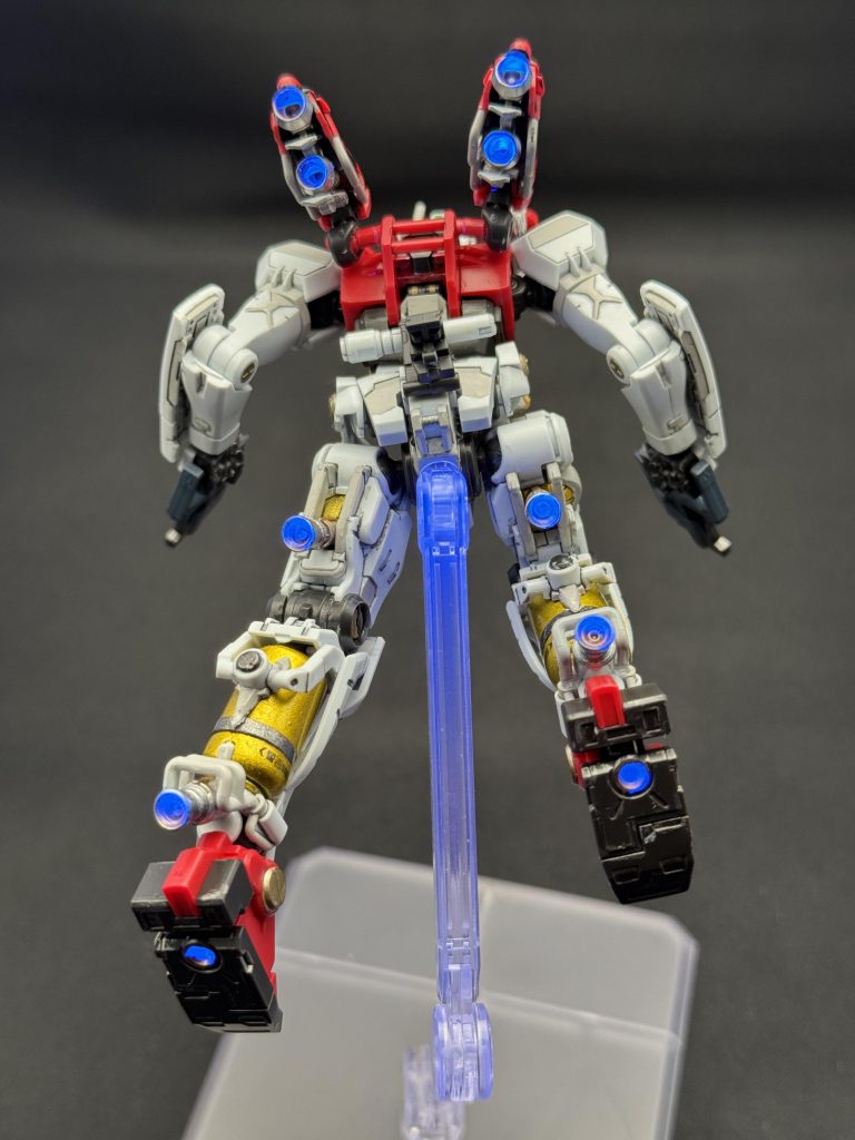 バックパックショット…バーニア部分には蛍光クリアーを塗ったので、UVライトで光ます