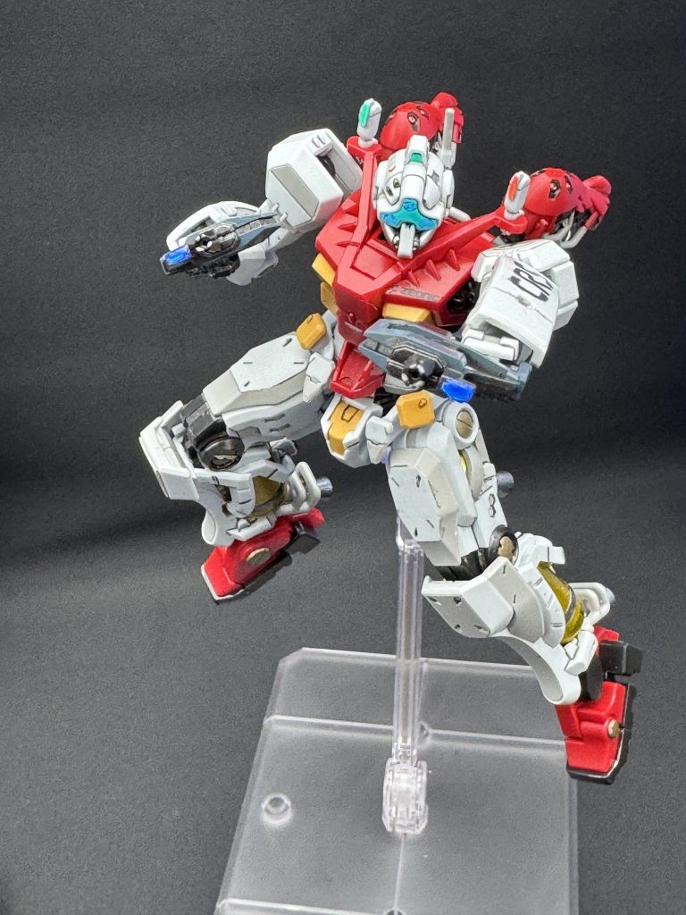 ビームガンもスターブライトアイアンとブルーグレーで塗り分け…左の小盾にはCRSをエナメル ジャーマングレーで筆書きしたけど…あまりうまくいかなかったので肩には書くのやめた…カメラやセンサーは蛍光カラーで塗装したので、UVライトで光ります