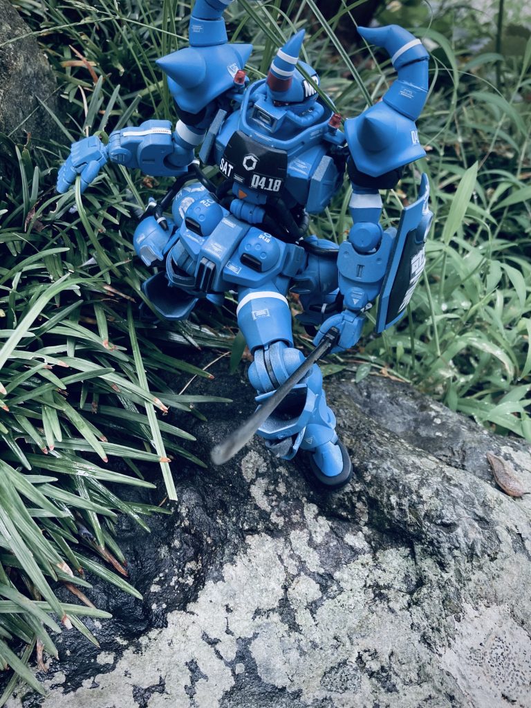 真昼間の公園でプラモデル片手に懸命に接写でパシャパシャ写真を撮っている「オッサン」の姿をどうかご想像ください…(←キモッ💦w )