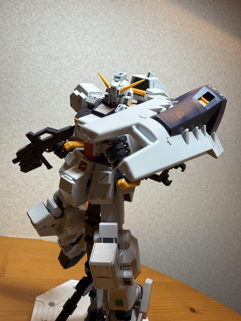 ポーズ2つ目んーかっこいいですね〜AOZシリーズ集めて行きたいです。