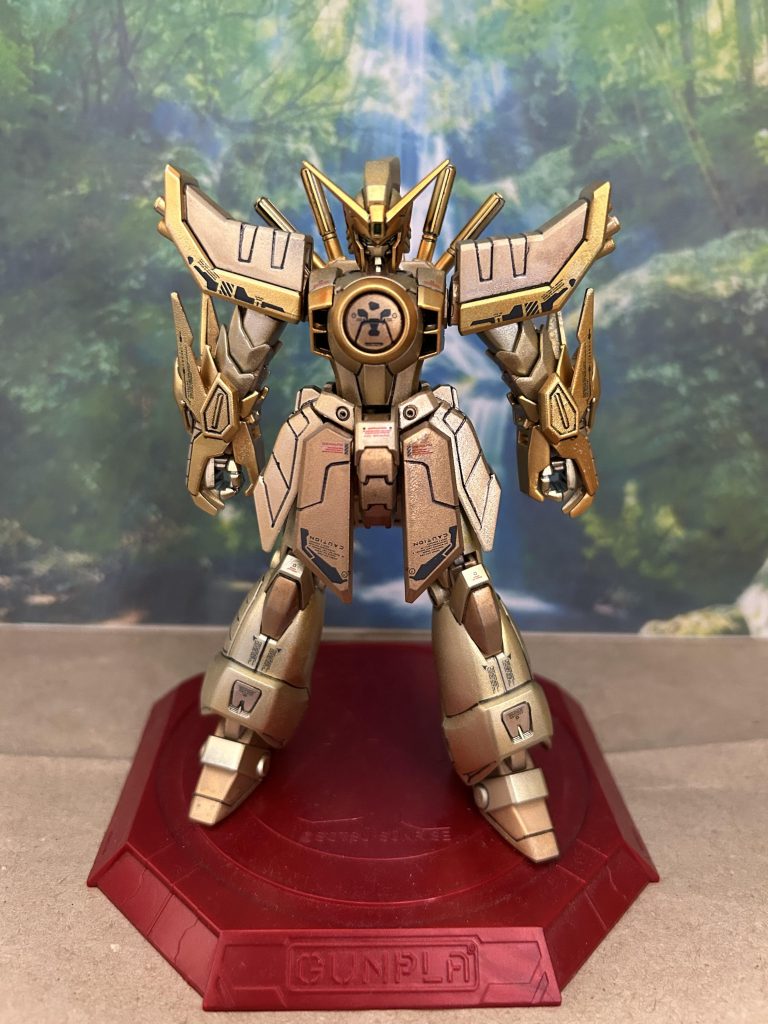 コクピット部にサイ・サイシーの受け継いだ紋章♣️エースをイメージしてデカールを貼りました