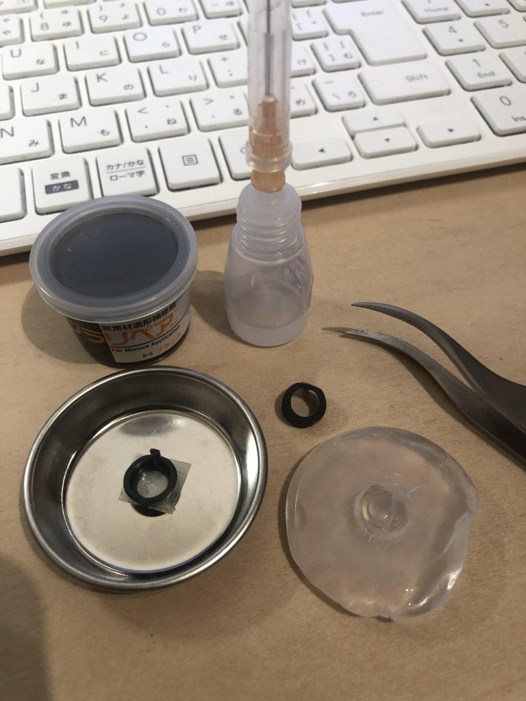 モノアイを加工するので用心のためにパーツをプラリペアで複製。……を試みるも、強度的に不安があり断念。