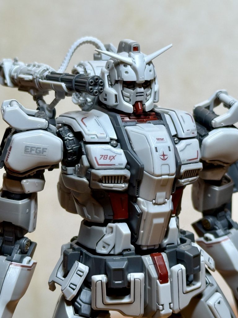 ポーズ2つ目結構ガトリングの部分が動くので結構いいなと思いました。ディテールも素晴らしい👏