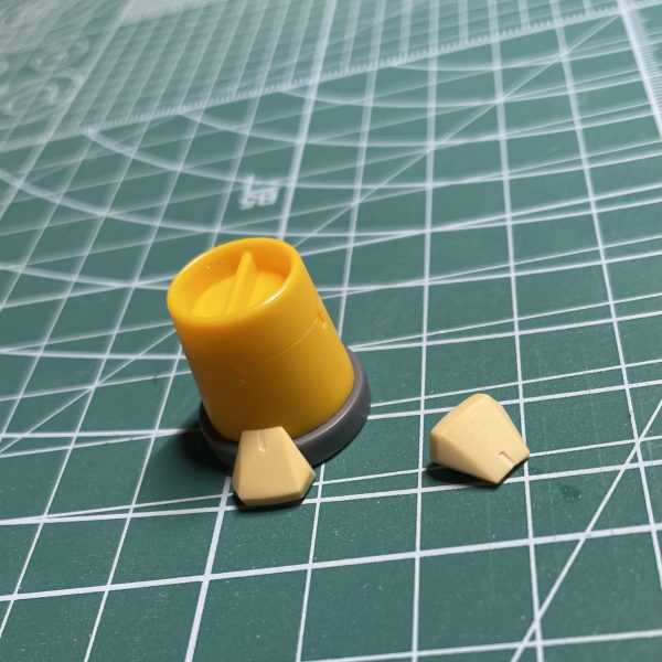 久しぶりの投稿になります！やっと片足生えました😅ここまで改造したことないので手探り状態で、調整や作り直しで思った以上に制作が進んでいません😭もう反対の足を今から作る事を考えるとゾッとします😂💦（6枚目）