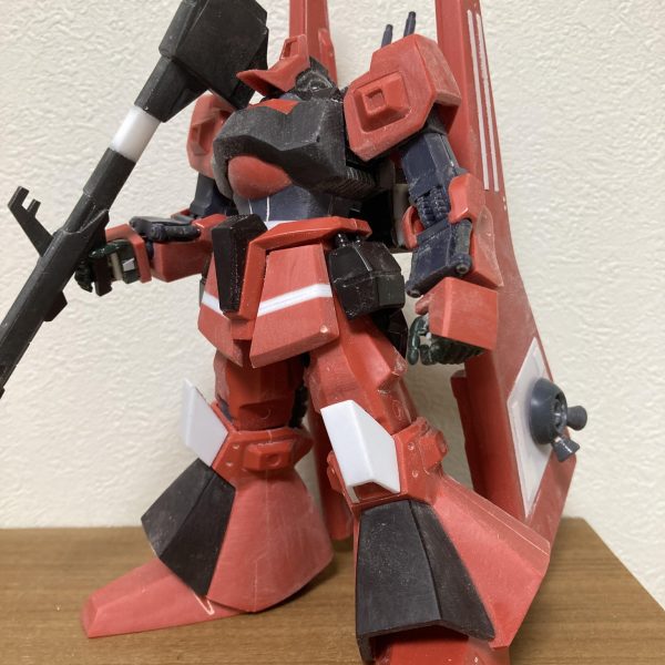 とりあえず本日の成果バインダー中心に改修しました。yasaさんの作品に強く影響を受けてバインダーの外側にアクティブスラスターを追加してみました…が…大丈夫かコレ…なんか全然違うモノになった気が…バインダー基部のアームをディティールアップしました。結構良い感じになったかと思います。上を向いたときに顎下がスカスカなので、顎カバーを下方向に延長。なんか顎と庇の感じから鉄人28号を思い出します…まぁ、普段は見えないし。コレはコレで良しとします。（2枚目）