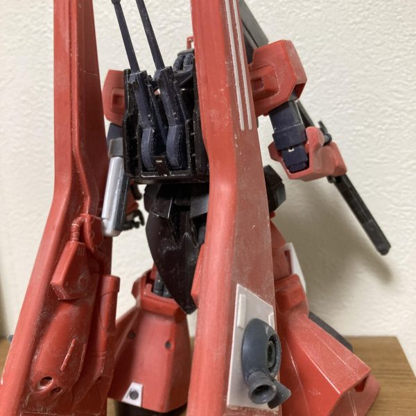 とりあえず本日の成果バインダー中心に改修しました。yasaさんの作品に強く影響を受けてバインダーの外側にアクティブスラスターを追加してみました…が…大丈夫かコレ…なんか全然違うモノになった気が…バインダー基部のアームをディティールアップしました。結構良い感じになったかと思います。上を向いたときに顎下がスカスカなので、顎カバーを下方向に延長。なんか顎と庇の感じから鉄人28号を思い出します…まぁ、普段は見えないし。コレはコレで良しとします。（5枚目）