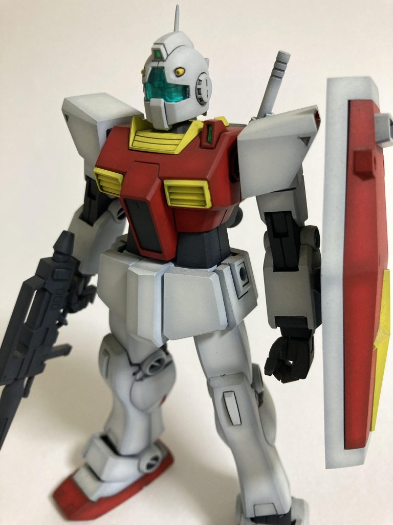 なんかジムより更に弱そう…って書きましたがカラーリング的に初代の方が弱そうかも…