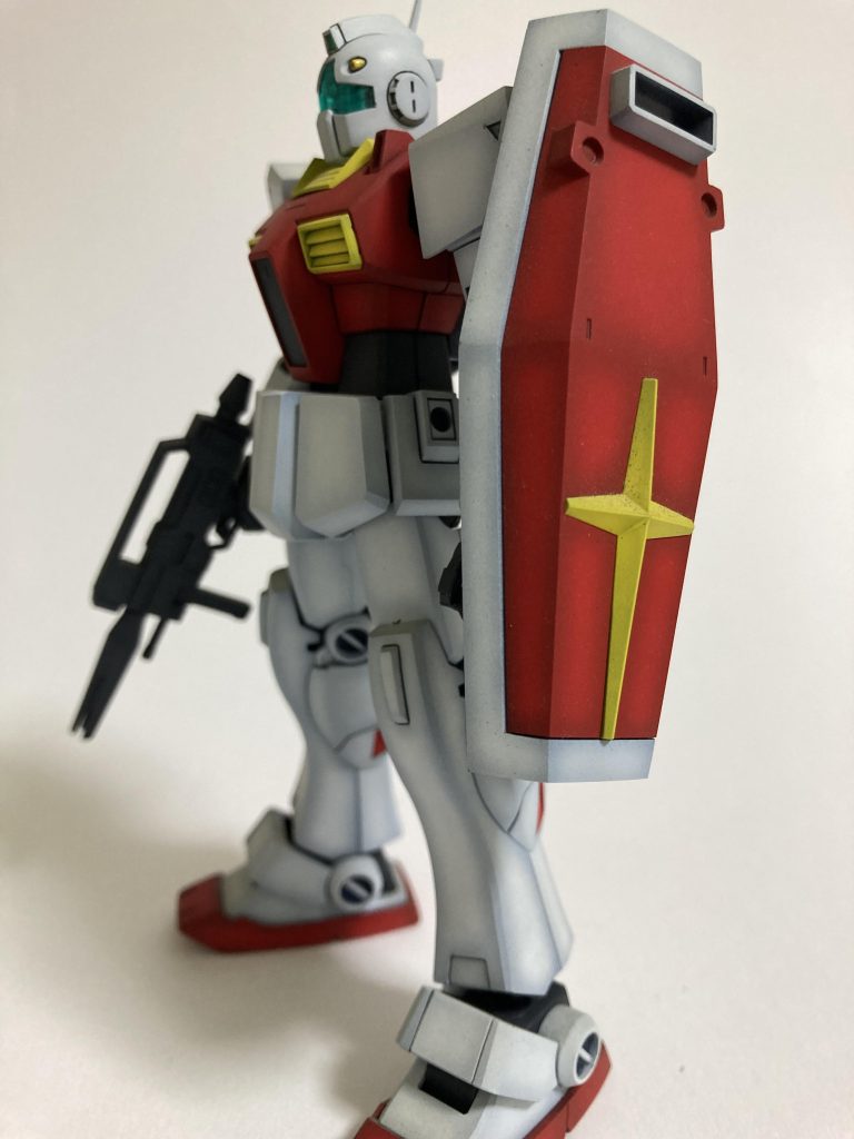 シールドはモロに連邦軍仕様