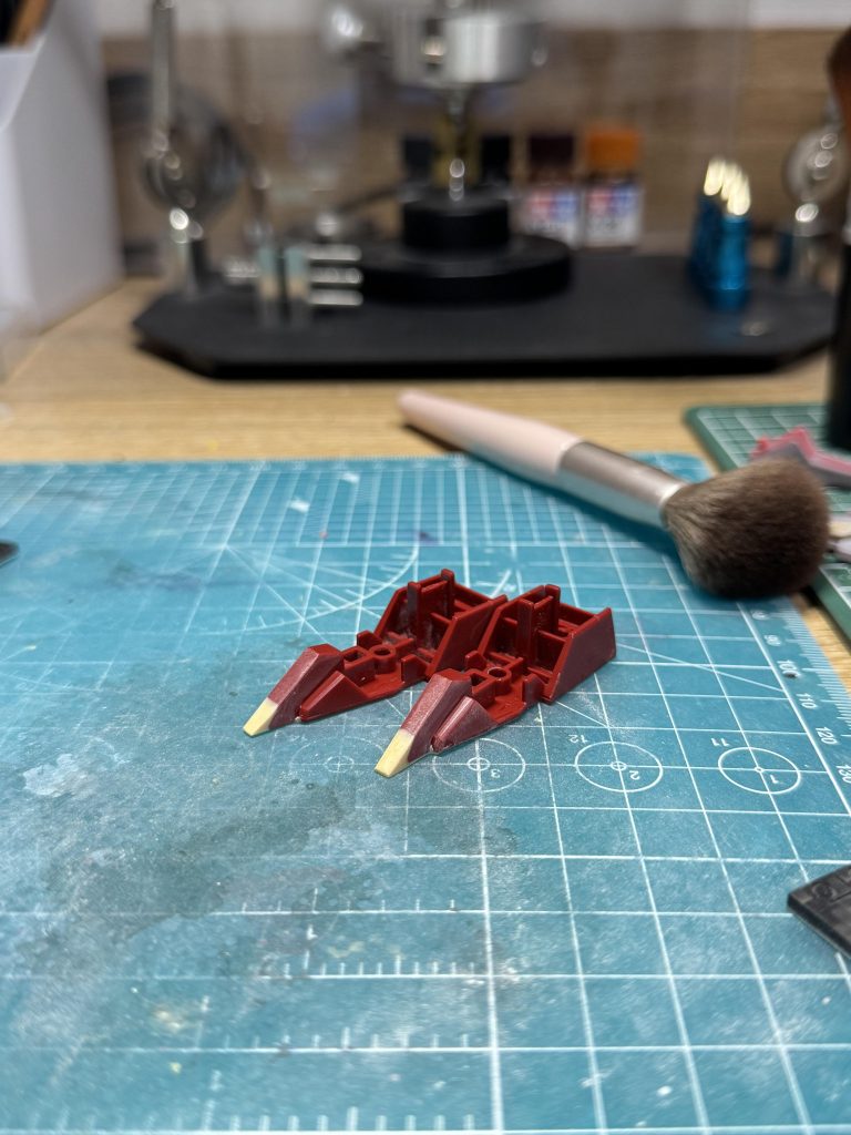 爪先を数ミリ延長肩部が大型化した事で全体のバランスを調整