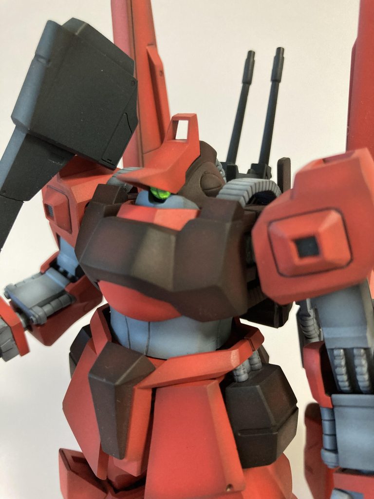 肩アーマーの小型化、頭部を胴体に埋め込む改修をしました