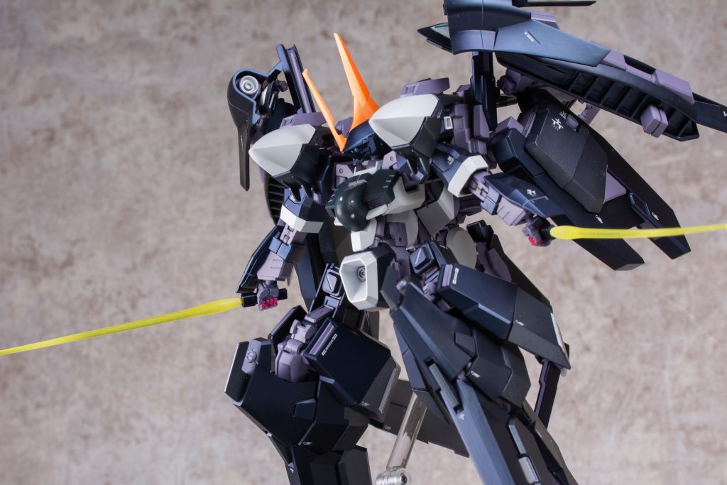 カラーレシピ(G)＝ガイアカラー　(C)＝クレオス本体(濃紺)：(G)EXブラック→(G)プリズムブルーブラック本体(黒)：(G)EXブラック→シルバーブラック※+(G)EXクリアー胴体ブラック：(G)ミッドナイトブルーレッド：(G)パンツァーレッド1→(G)EXクリアー+(C)クリスタルカラー アメジストパープルホワイト：(C)ブリュンヒルトホワイトグレー：(G)ニュートラルグレー3+(G)純色マゼンタ+(G)純色シアンイエロー：(G)橙黄色→(G)クリアーオレンジ＋AGパールセンサー(緑)：銀下地に(G)プリズムパステルミントグリーンブルー仕上げに(G)セミグロスクリアープレミアムでオーバーコート※ぺいんとわーくす社製のパールパウダー