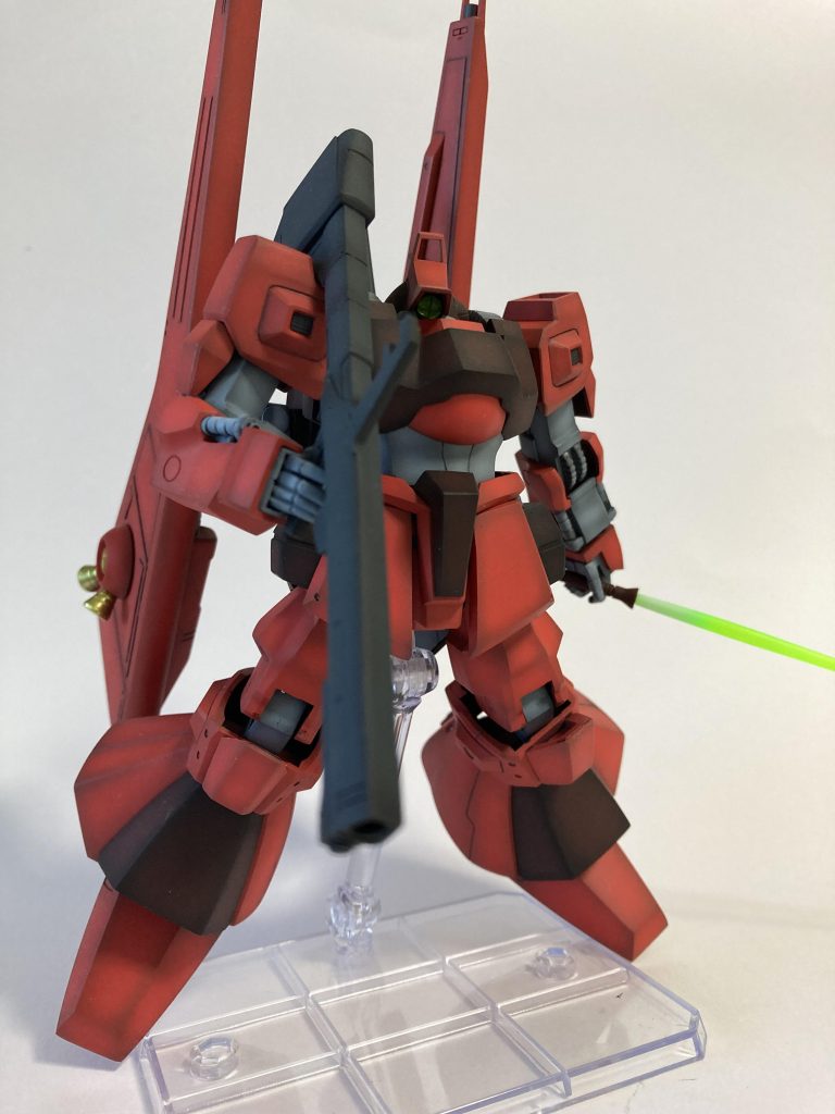 サーベルのビームが緑なのが珍しいですね