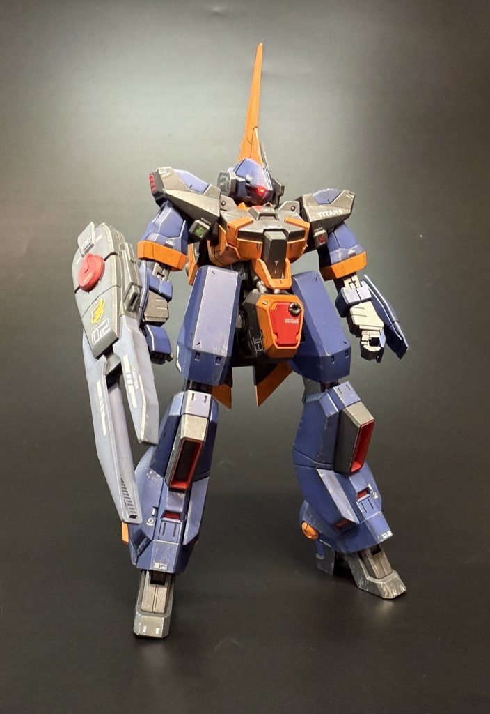 バックパックにスイッチ付きLEDを仕込んで、モノアイが発光するように内部に配線を通してます‼️