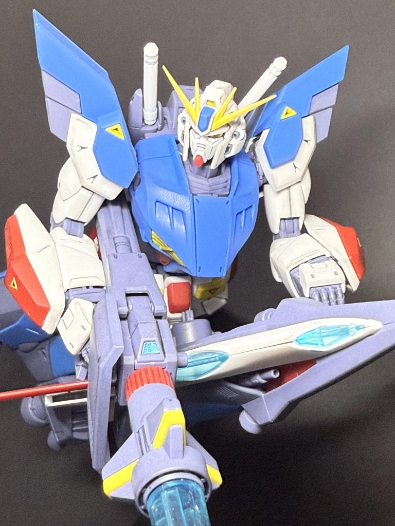 そのままだとシールドの重さ等であまり遊べない感じでしょうか…(フライトシールドに乗せるほうが動かしやすい)