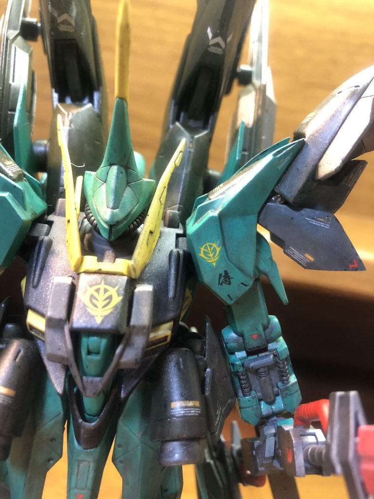 ジオンのエンブレムと侍のデカールも気に入ってます!