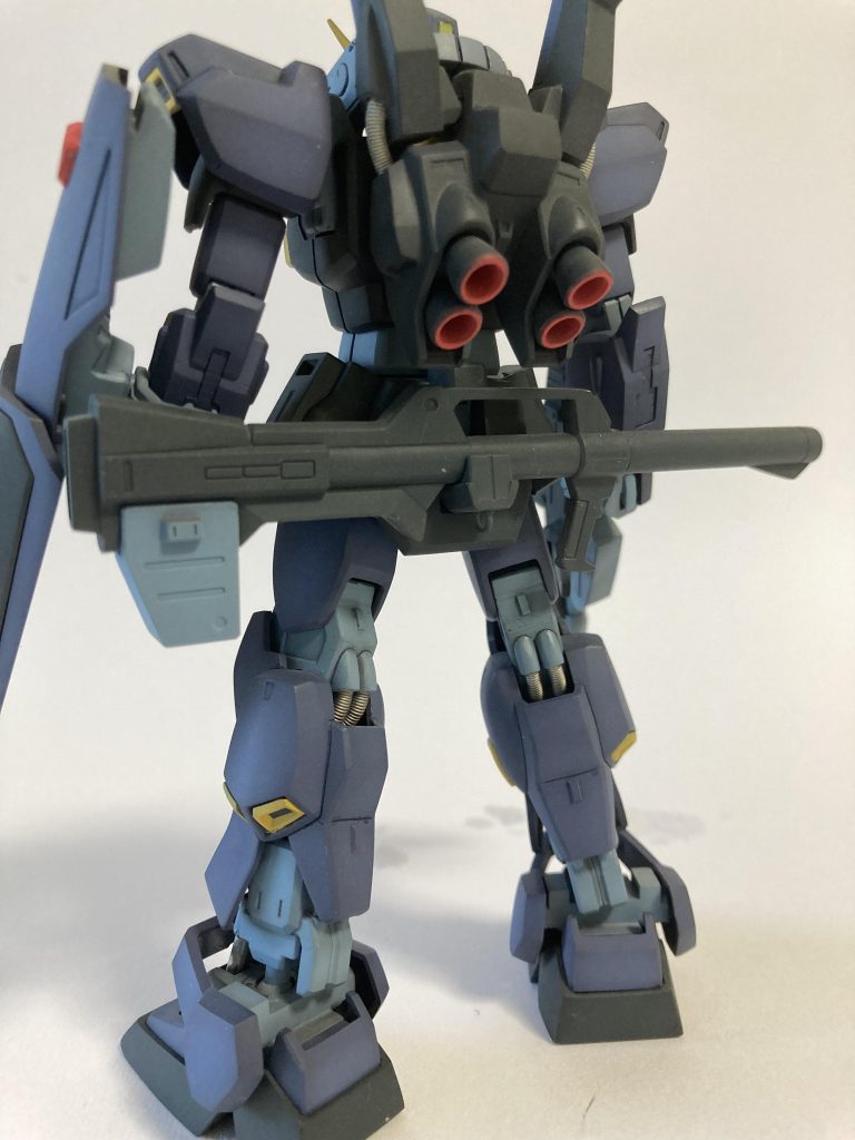 腰にバズーカ装備