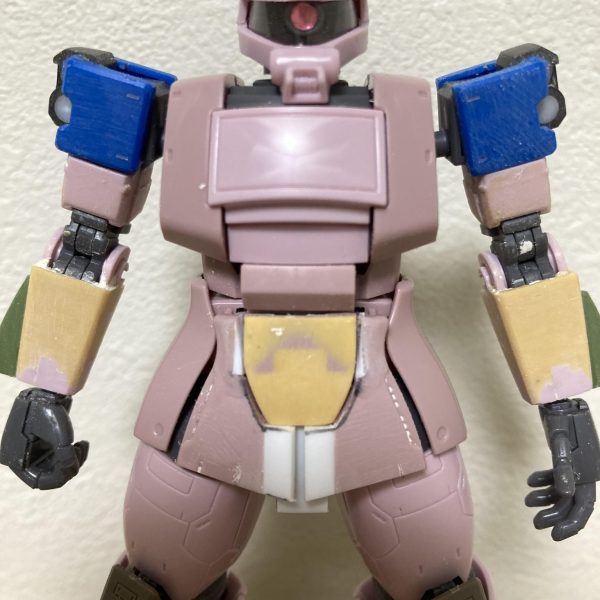 この週末はかなり水ザク製作に時間が使えました。砂ザクを改修して水ザクにするので、各所に水ザク旧キットのパーツに置き換えるつもりでしたが、パーツの合いがあまりにも悪く、かえって作業が進まないのでパテ等で自作する方向に…旧キット高かったのに……まぁバックパックや武器、肩アーマーは使うので仕方ないか…少し水ザクに近づいてきました…かね？？（4枚目）