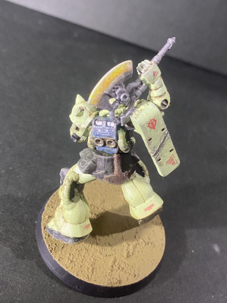 ヒートホークのグラデーションは、ベースにイエローを塗り、根本をオレンジ、刃先をホワイトでドライブラシをかけました。それっぽく仕上がって満足しています。