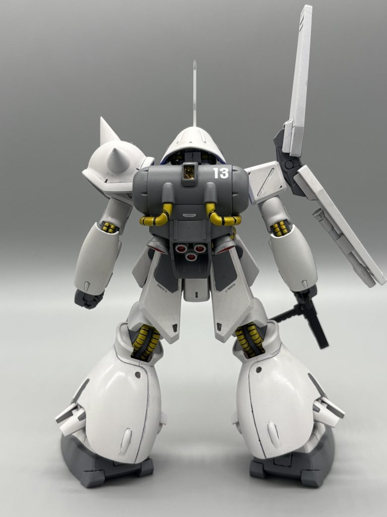 背面。ゲーム内では関節は緑っぽい感じですが、個人的な好みでグレーに変えています。