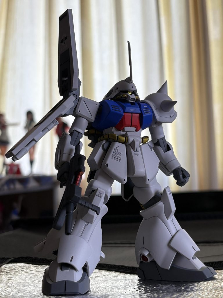 これによって暗い場所でもモノアイがキラッと光ってかっこよくなります。