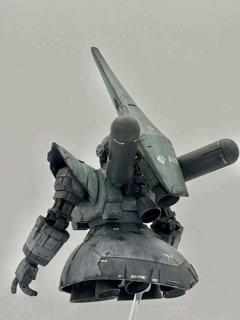 背部に装着しているこの長物がサイコミュ兵器💡